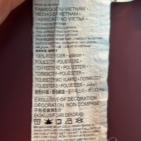 Gear Up Your Little Athlete with the Nike Boys' Sportswear Graphic T-Shirt! 🏃‍♂ - Picture 6 of 7